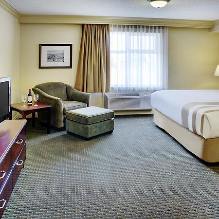 Chateau Nova Kingsway Edmonton Esterno foto