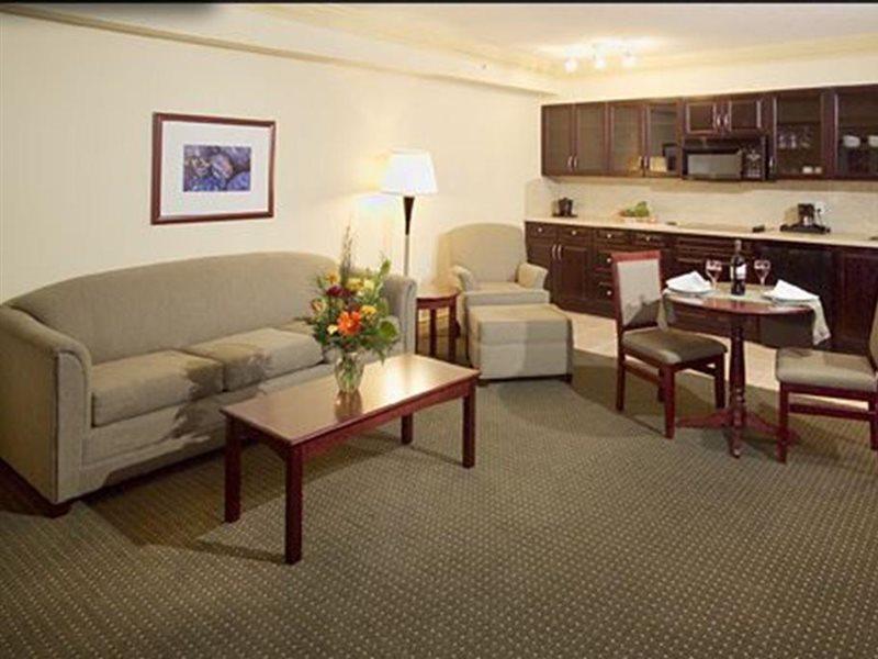 Chateau Nova Kingsway Edmonton Esterno foto