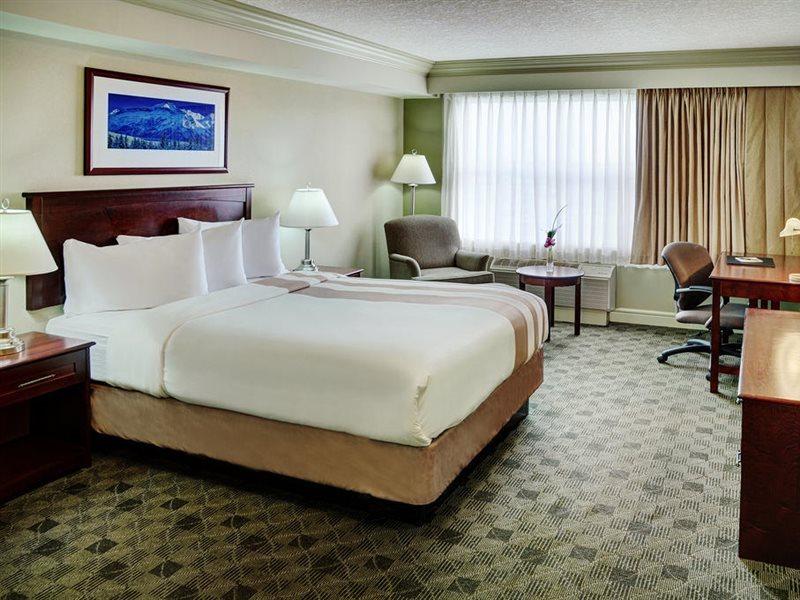 Chateau Nova Kingsway Edmonton Esterno foto