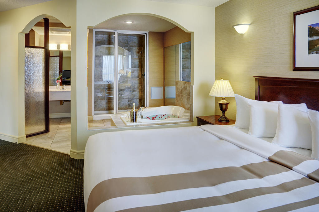 Chateau Nova Kingsway Edmonton Esterno foto