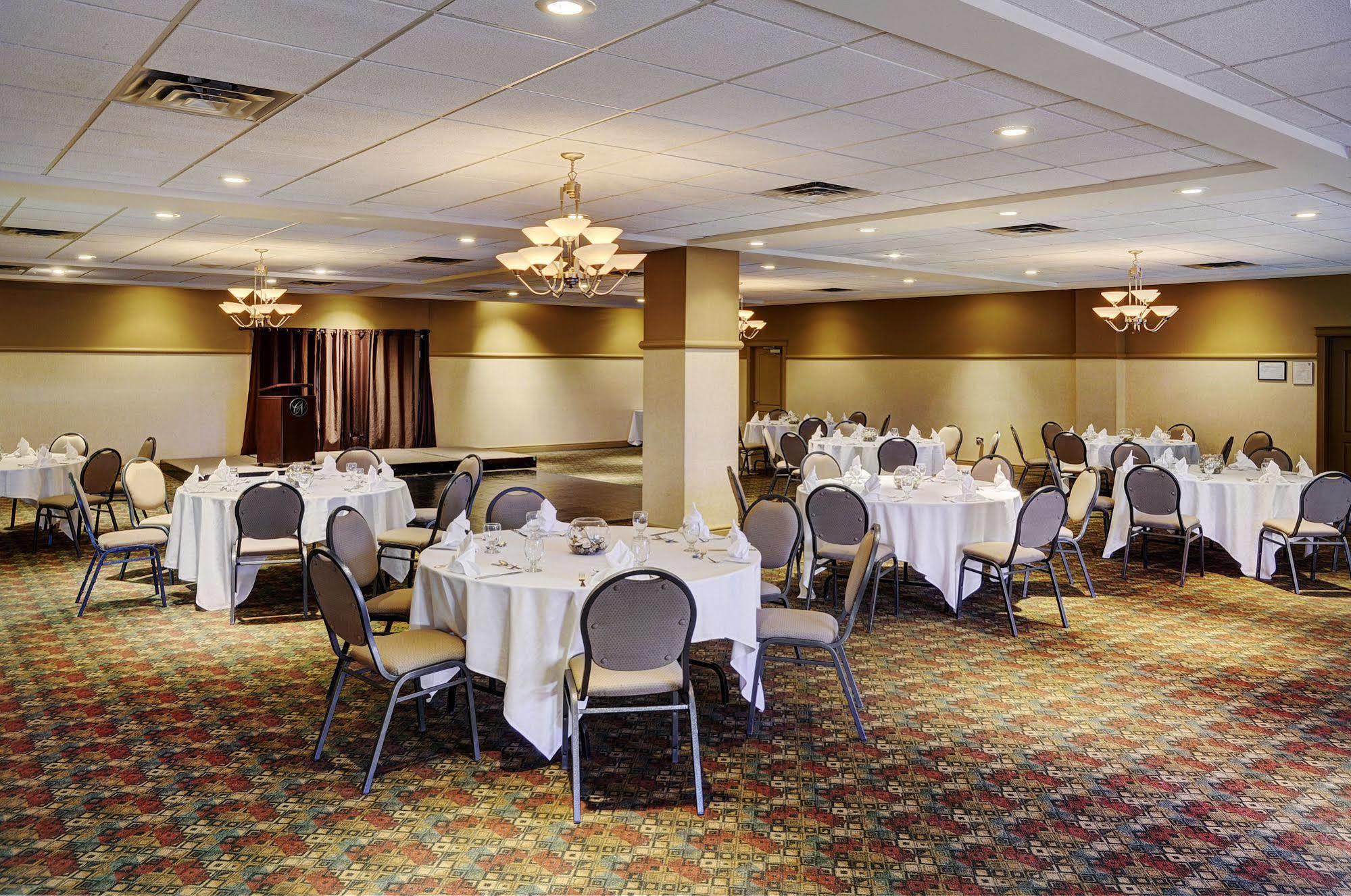 Chateau Nova Kingsway Edmonton Esterno foto